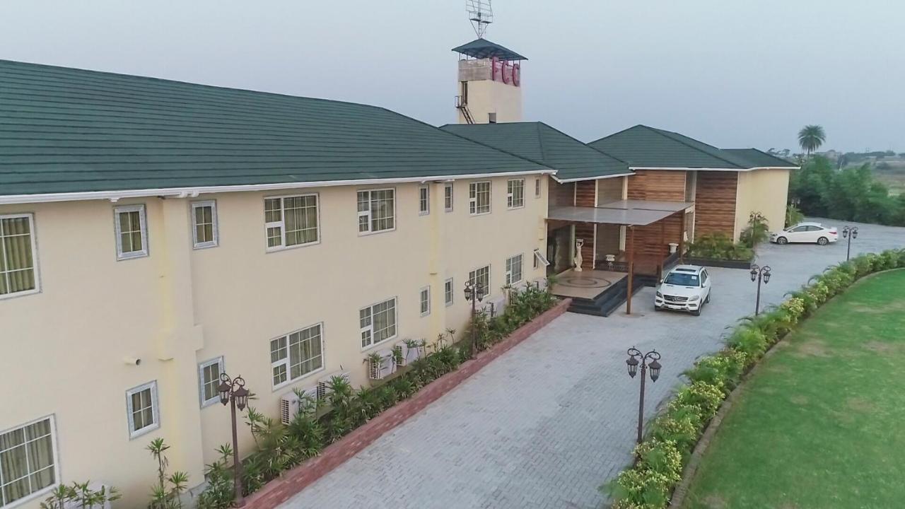 Faith Cricket Club & Resort Bhopal Exterior foto